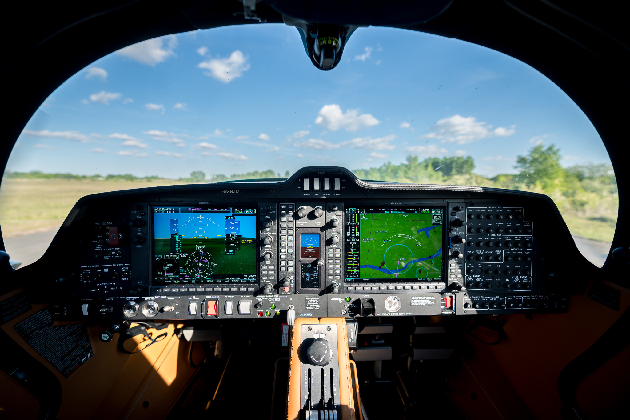Garmin glass cockpit inside HA-BJM